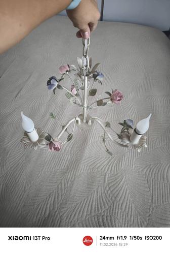 Продам люстру