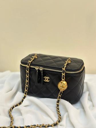 Черная мини-сумка Chanel
