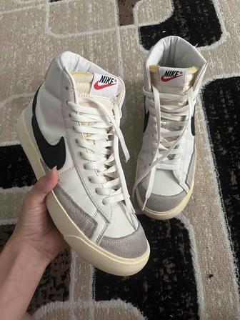 Продаю кроссовки Nike Blazer Mid 77