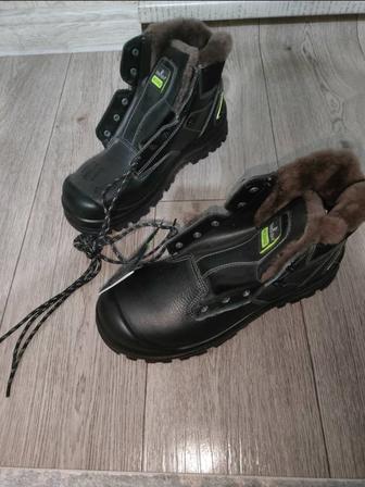 Продам ботинки зимние