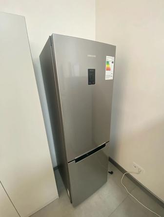 Холодильник Samsung RB33A32NOSA