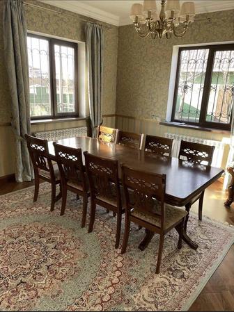 Стол со стульями