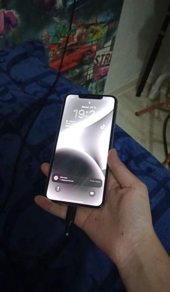 Продам iPhone XS Max