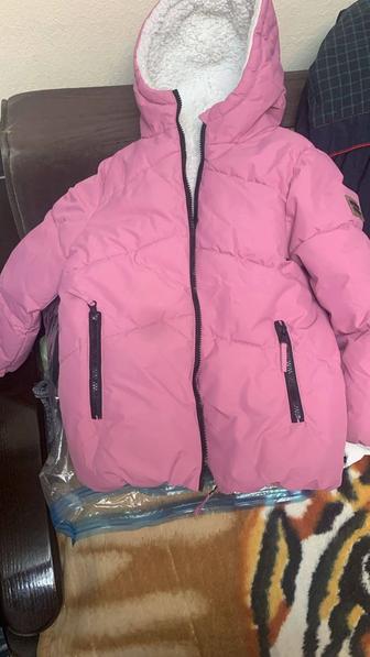 Продам детскую куртку