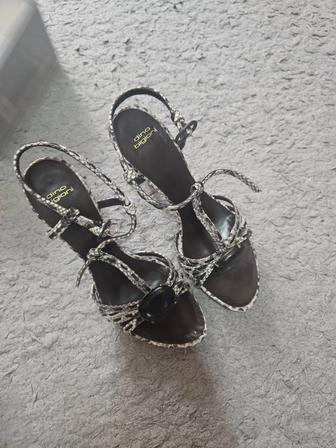 Босоножки женские