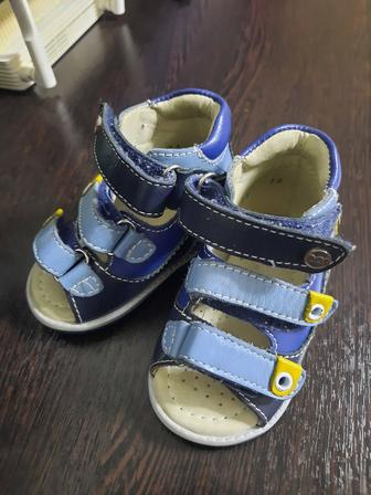 Продам детскую ортопедическую обувь