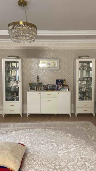 Продам витрины и комод для гостиной