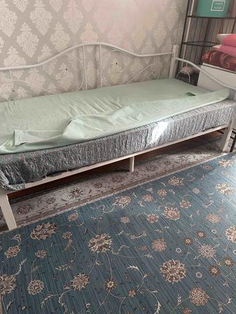 Кровать
