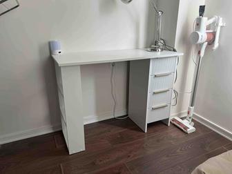 Стол компьютерный / туалетный столик