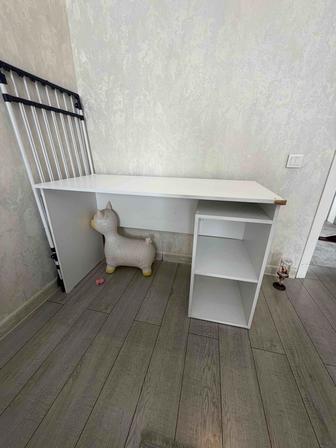 Стол для офиса и для школьника