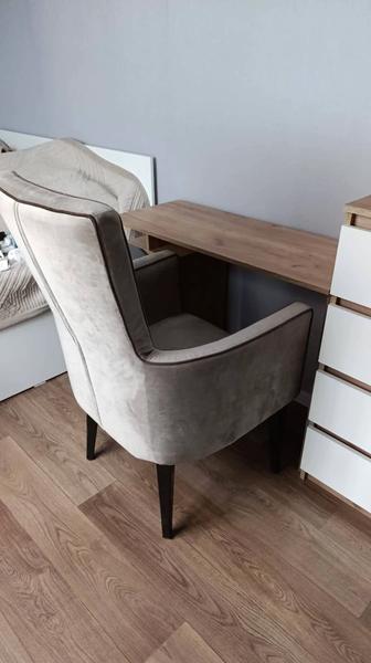 Продается комплект компьютерного стола и кресла