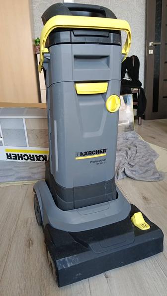 Продам поломоечную машину Karcher