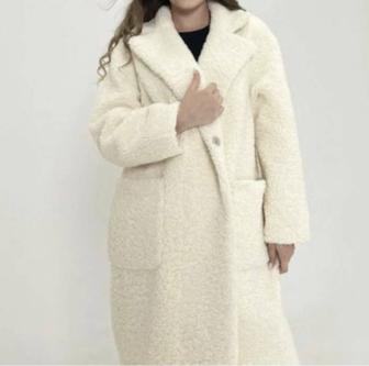 Пальто молочного цвета