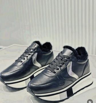 зимние кроссовки