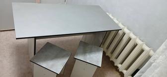 Продам стол и 4 табурета