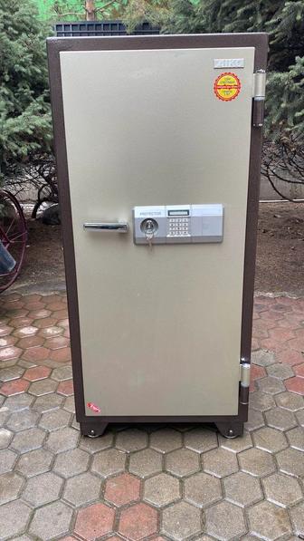 Продам большой сейф aiko