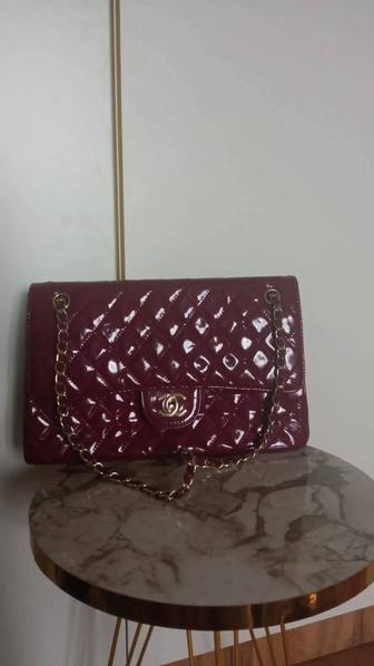 Продам лакированную сумку