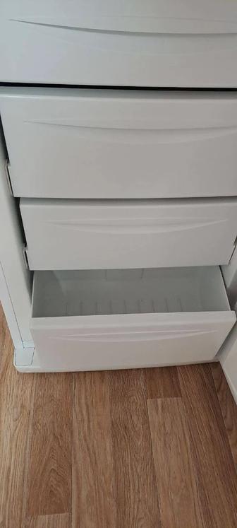 Продается морозильная камера бренд Indesit