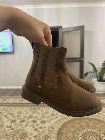 Продам обувь для девочки Clarks