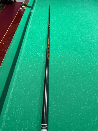 Бильярдный кий, черный граб-падук, черный шафт