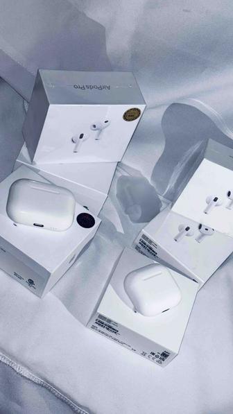 AirPods Pro 3 and AirPods 4