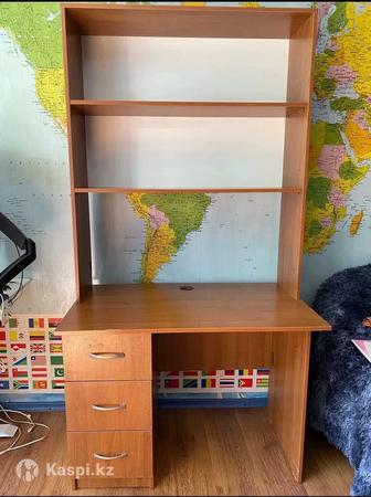 Продам стол с полками