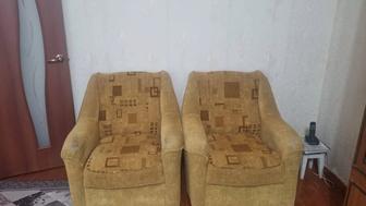 В дар два кресла