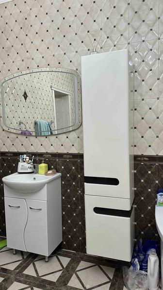 Тумба с раковиной и пенал