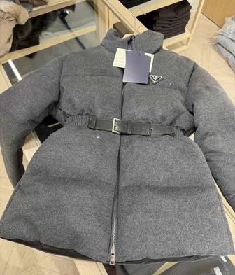 Продам пуховик Prada