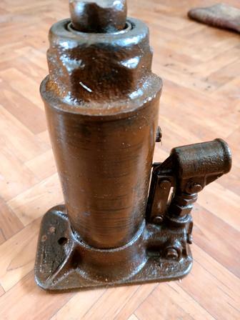 Продам домкраты