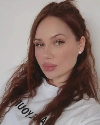 Администратор,продавец,помощница и другое.
