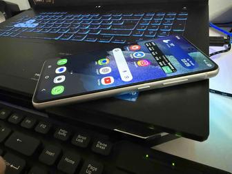 Samsung Galaxy S21 FE смартфон
