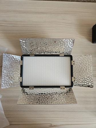 Продаю Видеосвет LED-520 и аккумулятор NP-F970