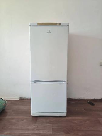 Продам холодильник Indesit