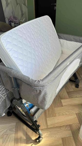 Продам кроватку манеж