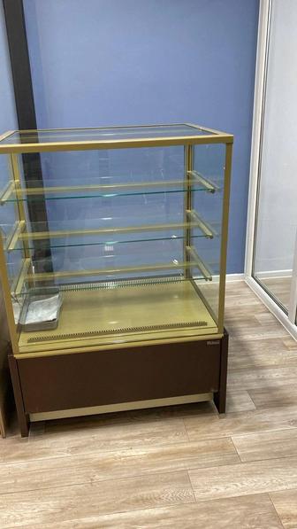 Кондитерская витрина Карбома