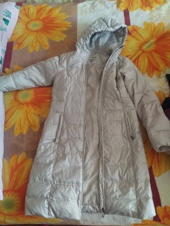 Отдам бесплатно весенние куртки длинные