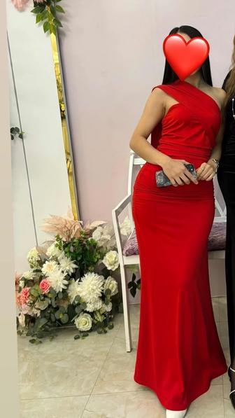 Продаю красное вечернее платье