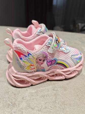 Кроссовки для девочки