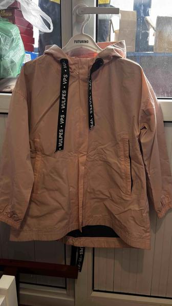 Продам ветровку на девочку