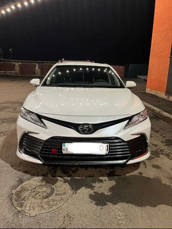 Аренда автомобиля бизнес класса 24/7 Toyota Camry 75.