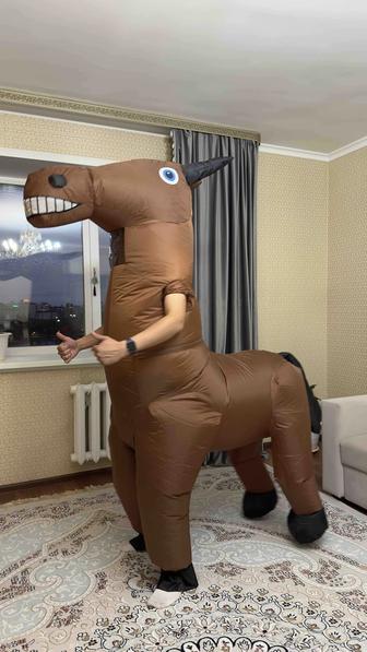 Аренда надувных костюмов ( Динозавр / Инопланетянин / Лошадь )