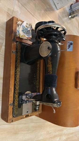 Продам советскую швейную машину за символическую цену