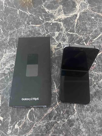 Продам Samsung galaxy z flip 5 8/512 gb