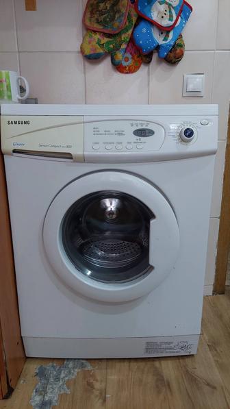 Продаю стиральную машину, маленькую, рабочая