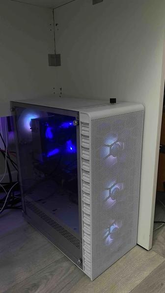 Продам игровой/для работы системный блок в стильном белом корпусе.