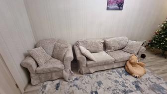 Продам диван с двумя креслами