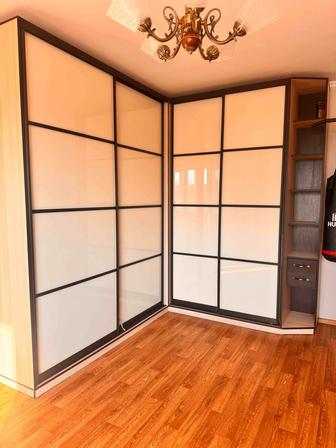 Шкаф угловой