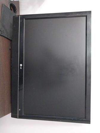 Продам б/у телевизор LG