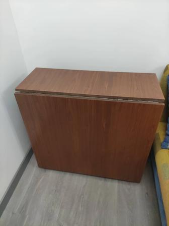 Продам стол книжка